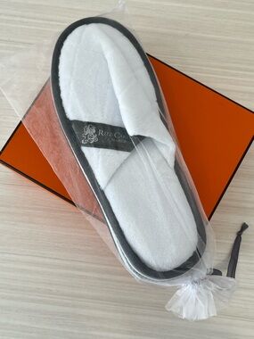 Ritz-Carlton Montreal Logo Limited Edition Quilted Spa Slippers New in bag! GWP